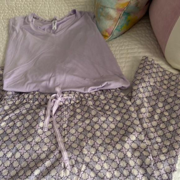 Gilligan & O'Malley Light Purple Sleepwear Top and matching pants. - Picture 1 of 7
